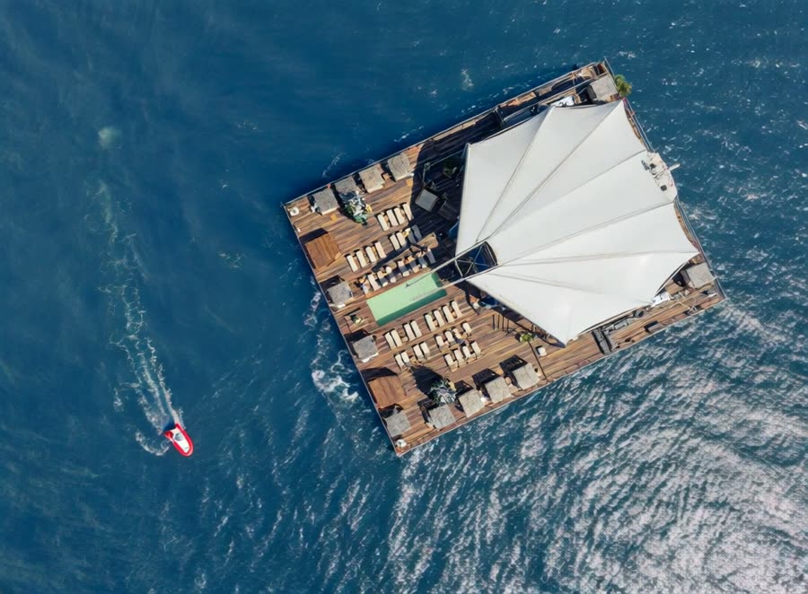 A Nomadic Floating Island delivered at sea